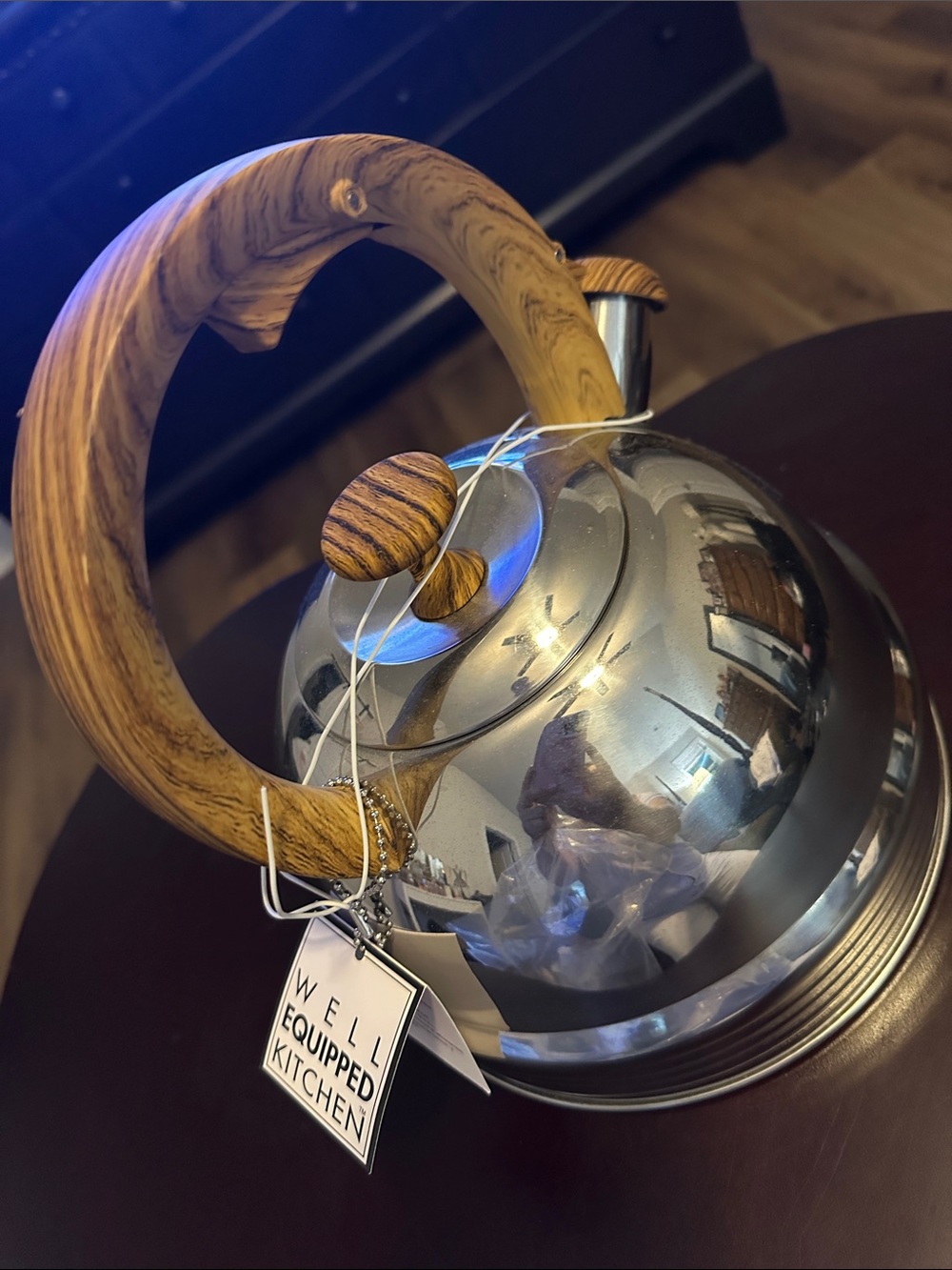 Stainless Steel Whistling Tea Kettle with Wood-Tone Handle (Silver)